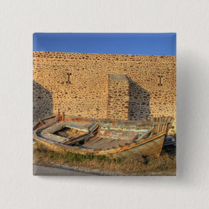 Griechenland, Santorini, Oia. Altes Fischerboot tr Button