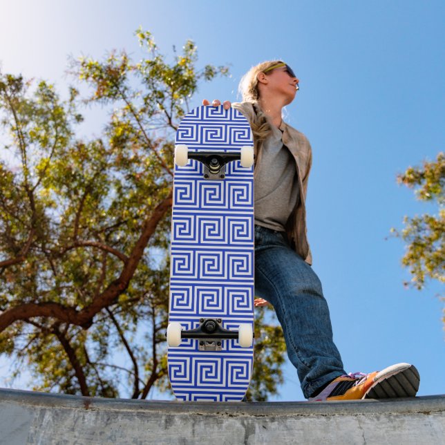 Griechisch Meander Key Squares Muster Blau Skateboard (Außenbereich 1)
