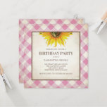 GRILLEN Birthday Pink Gingham Print Einladung<br><div class="desc">Dieses Land Die GRILLEN Birthday lädt mit einem rosa picknickkarierten Tischdecken und einer fett gelben Sonnenblume in einem einzigartigen quadratischen Format ein. Ihre Grilldetails sind Set in sans typografie in einem kostenlosen braunen. Das Vintage Papierdesign wird auf die Rückseite Ihrer Einladung übertragen. Perfekt für die Sommergeburtstage-Einladungen zum 30., 50. oder...</div>