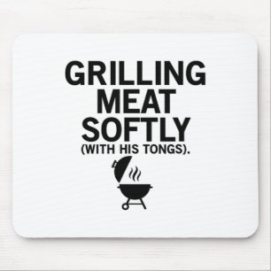 Grillen von Fleisch sanft mit seinen Tongs lustige Mousepad