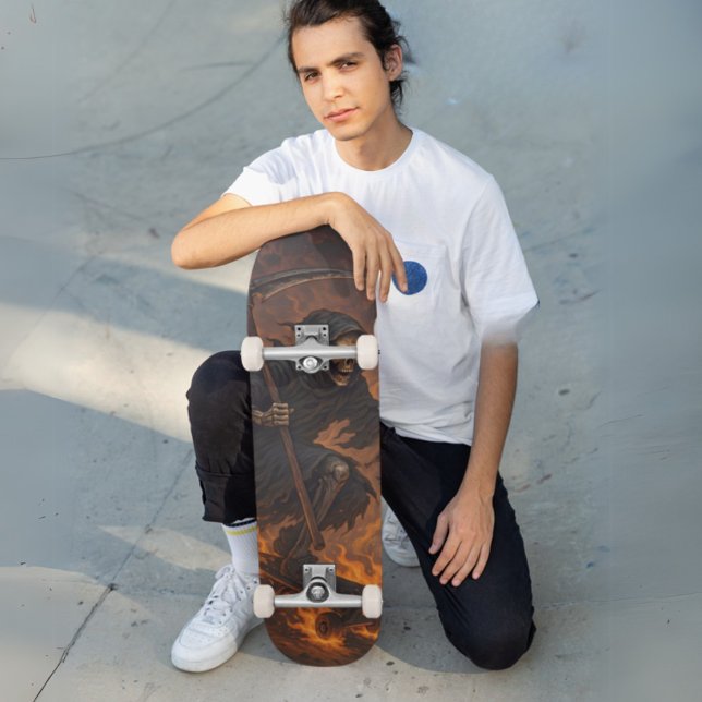 Grimmiger Sensenmann Skateboard (Grim Reaper on Fire Skateboard)