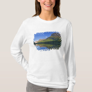 Grinnel Point und Allen Mountain spiegeln sich in T-Shirt