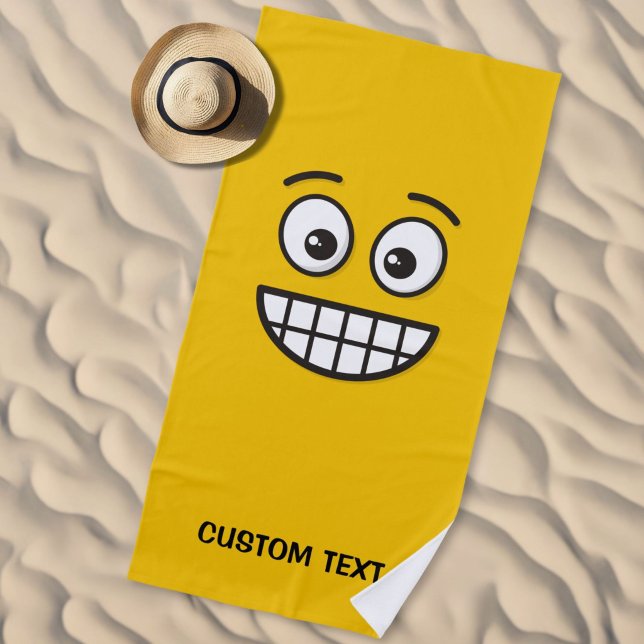 Grinsen mit offenen Augen Strandtuch (Von Creator hochgeladen)