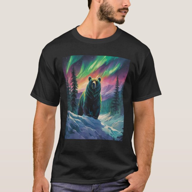 Grizzly Bear Under the Northern Lights Wild Nature T-Shirt (Vorderseite)