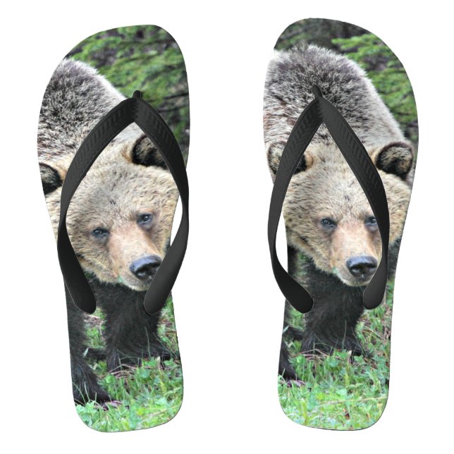 Grizzly Bear Walking in den Wäldern Flip Flops (Fußbett)
