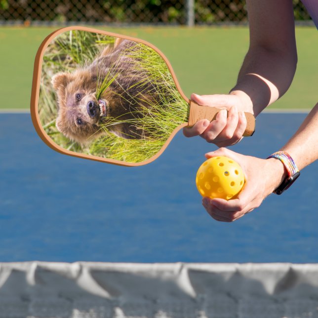 Grizzly cuzing, Alaska Pickleball Schläger (InSitu)