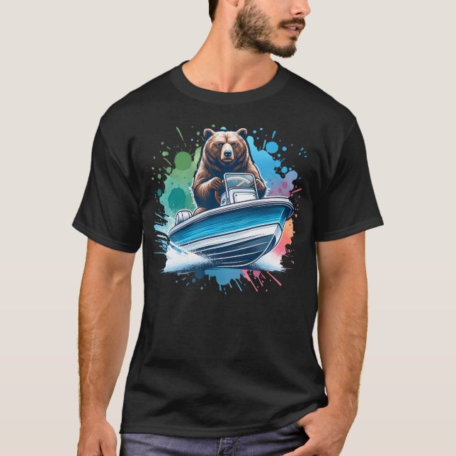Grizzlybär fährt Speedboot Grafikdesign T-Shirt (Vorderseite)