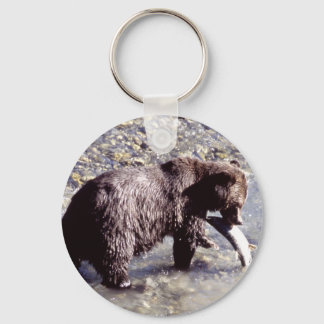 Grizzlybär isst einen Lachs Schlüsselanhänger