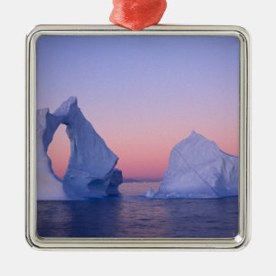 Grönland, Iceberg bei Sonnenuntergang. Silbernes Ornament