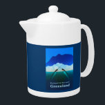 Grönland - Narwhal<br><div class="desc">Wale mit Speeren. Zwei männliche Narwale "tusking", überqueren ihre Stoßzähne, mit Meereis und dem Festland von Grönland im Hintergrund. Außerdem erscheint Text mit "Grönland" und "Kalaallit Nunaat" (Grönland auf Grönland). Der Zweck des Fahrens, eine gemeinsame Tätigkeit während der wärmeren Jahreszeiten, ist unbekannt. Es kann ein freundlicher Gruß oder eine Möglichkeit...</div>