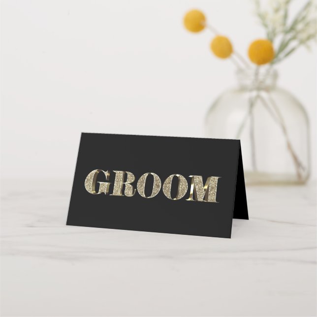 Groom Black und Gold Golden Glitzer Typografie Platzkarte (Vorderseite)