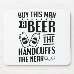 Groom die Handschellen sind nahe Bachelor Party Mousepad
