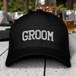 Groom einfache moderne Typografie Hochzeit nach Ma Bestickte Baseballkappe<br><div class="desc">Groom Simple Modern Typografy Wedding Custom Sticking Baseball Cap bietet die einfache moderne bestickte Text "Groom". Perfekt als Geschenk für den Bräutigam für seine Flitterwochen- oder Junggesellenfeier. Erstellt von Evco Studio www.zazzle.com/store/evcostudio</div>