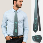 Groom Hochzeit subtil elegant blau Krawatte<br><div class="desc">Diese wunderschöne Krawatte zeigt das Wort Groom in hellblau auf graublauem Gradientenhintergrund. Ein lustiger,  aber subtiler und stilvoller Weg,  um Ihr Hochzeitsoutfit zu ergänzen oder eine lustige Drehung für Hochzeitsfeiern Fotos hinzuzufügen.</div>
