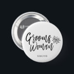 GroomsWoman | Skript-Schreiben Hochzeit Button<br><div class="desc">Es ist nicht Ihr Trauzeuge. Aber,  die Frau Ihres Bräutigams.  Zeigen Sie ihr Ihre Anerkennung für das Bereitstehen Ihrer Seite an Ihrem speziellen Tag des Ehestands mit diesem einzigartigen Knopf.

Er kennzeichnet das Wort "groomswoman" in einem eleganten Skriptarttext.   Unter dieses ist eine Stelle für ihren Namen.</div>