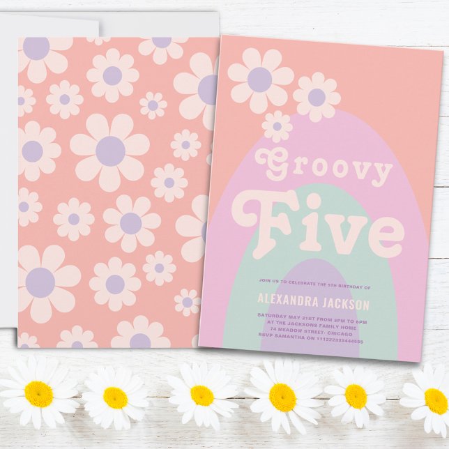 Groovy 5. Geburtstagsparty (Retro daisy arch groovy five pastel 5th birthday party budget invitation )