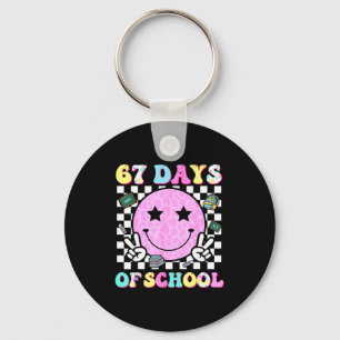 Groovy 67 Schultage Smiley Gesicht Lehrer Kinder W Schlüsselanhänger