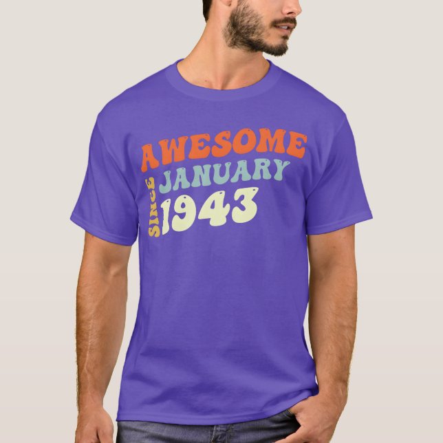 Groovy 80 Years Old Awesome Since January 1943 fam T-Shirt (Vorderseite)