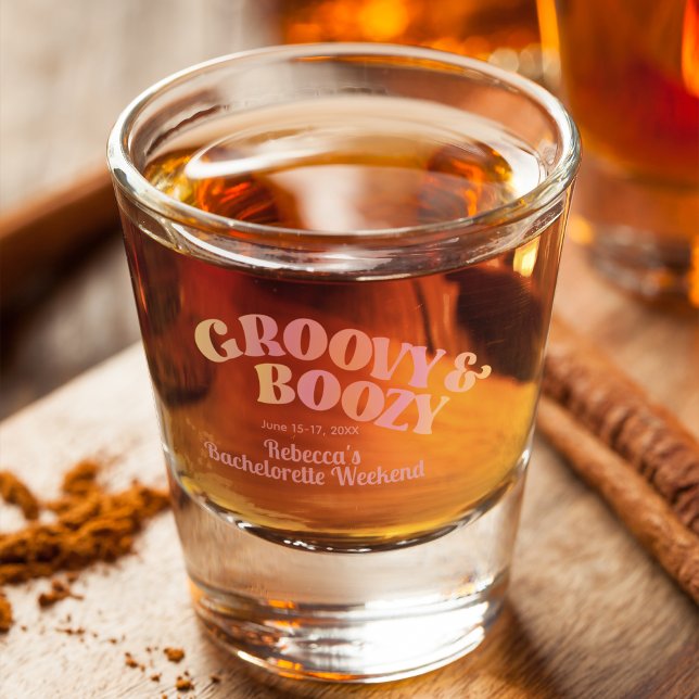Groovy and Boozy Junggeselinnen-Abschied Shot Glas (Von Creator hochgeladen)