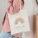 GROOVY Bohemisch Rainbow Bridesmaid Tote Bag Tragetasche<br><div class="desc">Die Groovy Bohemisch Collection - eine einzigartige und auffallende Kollektion, die Retrofloralen und Regenbogen mit einer neutralen und erdigen Palette verbindet und eine Touch des Hippie-Stils der 70er Jahre bringt. Diese Kollektion ist perfekt für diejenigen, die die Schönheit der Natur und den freudvollen böhmischen Lebensstil schätzen. Diese Sammlung ist zeitlos...</div>