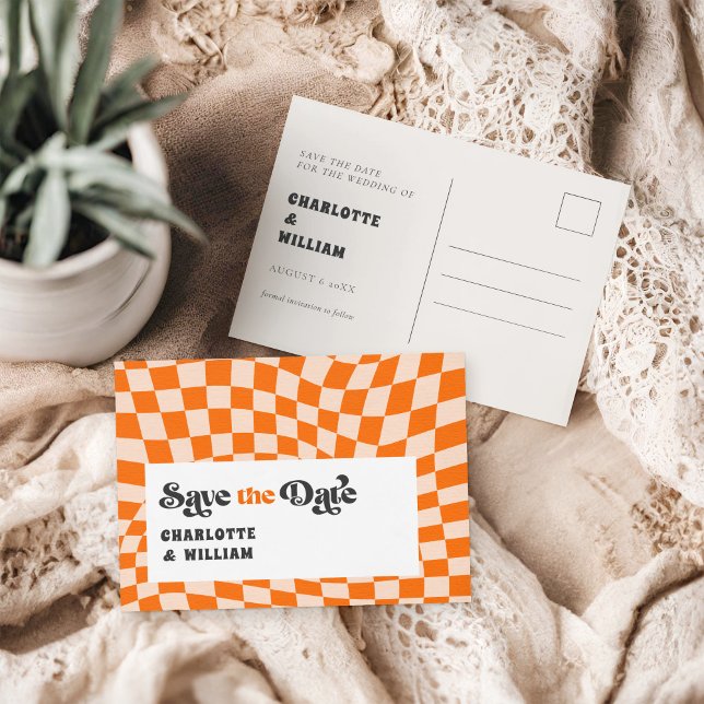 Groovy Checkered Retro Hochzeit Speichern Sie das  Postkarte (Von Creator hochgeladen)