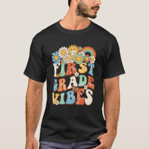 Groovy First Grade Vibes Retro Teacher Erster Tag T-Shirt