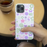 Groovy Good Vibes Y2K Butterfly Modern Girl Case-Mate iPhone 14 Plus Hülle<br><div class="desc">Groovy Good Vibes Y2K Butterfly Modern Girl iPhone Smartphone Case bietet ein niedliches und spielerisches, modernes y2k Muster für Schmetterlinge, Herzen, Blume, gute Vibes, Friedenszeichen und Schachbrett Brettmuster in weichem Rosa, lila und grün. Geben Sie ein einzigartiges und trendiges Geschenk für Weihnachten, Geburtstag, Feiertage, Muttertag und perfekt für Schwestern und...</div>