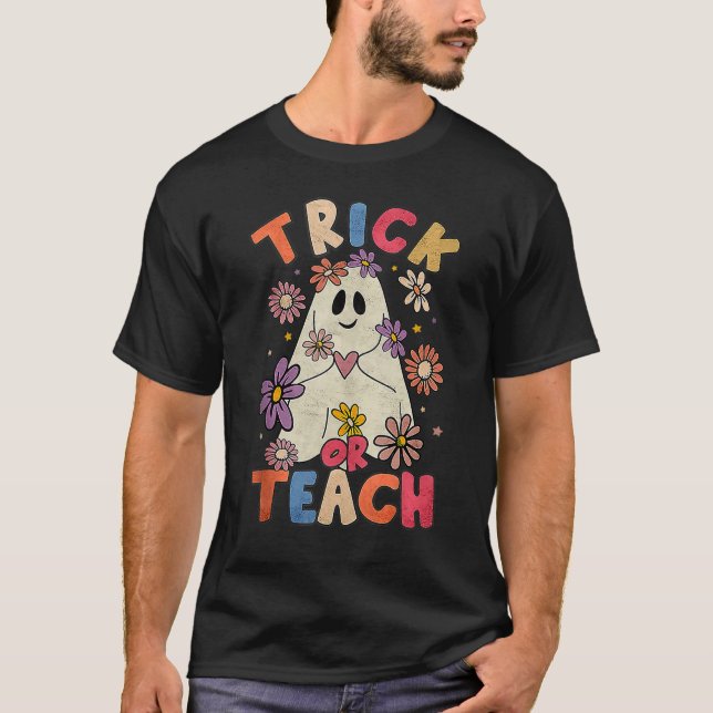 Groovy Halloween Trick oder lehren Retro Blumengho T-Shirt (Vorderseite)
