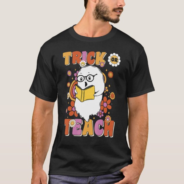 Groovy Halloween Trick or Teach Retro Floral Ghost T-Shirt (Vorderseite)