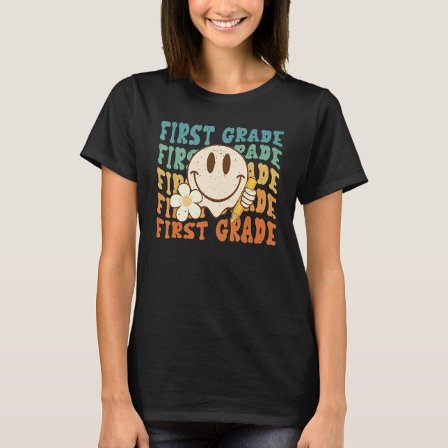 Groovy Happy Face Smile 1st Grade Teacher Student  T-Shirt (Vorderseite)