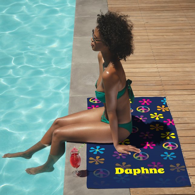 Groovy Hippie Peace and Blume Dusche Individuelle  Strandtuch (Von Creator hochgeladen)