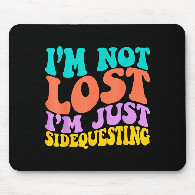 Groovy I’m Not Lost, I’m Just Sidequesting – Funny Mousepad (Vorne)