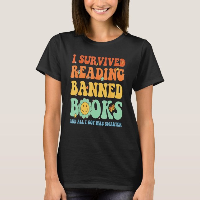 Groovy I Survived Reading Banned Books Book Lover  T-Shirt (Vorderseite)