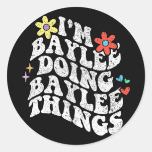 Groovy Im Baylee Doing Baylee Things Funny Mothers Runder Aufkleber