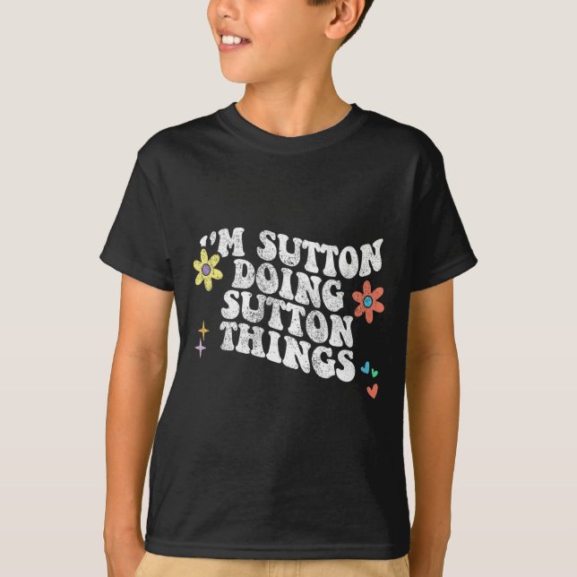 Groovy Im Sutton Doing Sutton Things Funny Mthers T-Shirt (Vorderseite)