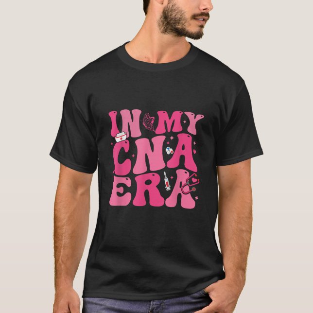 Groovy in meiner CNA-Ära Krankenschwester zertifiz T-Shirt (Vorderseite)