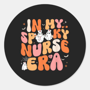 Groovy in meiner spöttischen Nurse Era Halloween N Runder Aufkleber