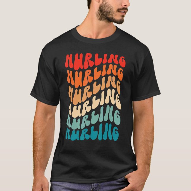 Groovy Irish Hurling Gaelic Game Retro 70s Hippie  T-Shirt (Vorderseite)
