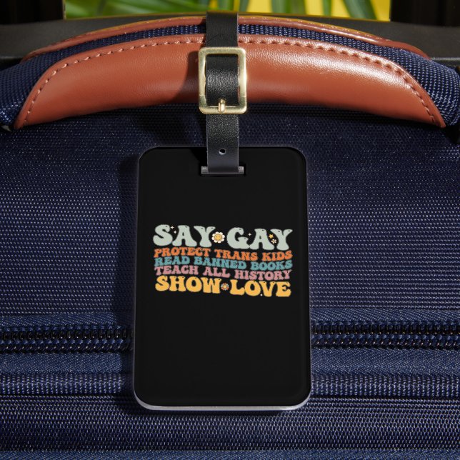 Groovy LGBT Say Gay Protect Trans Kids Read Books Gepäckanhänger (Vorderseite Insitu 2)