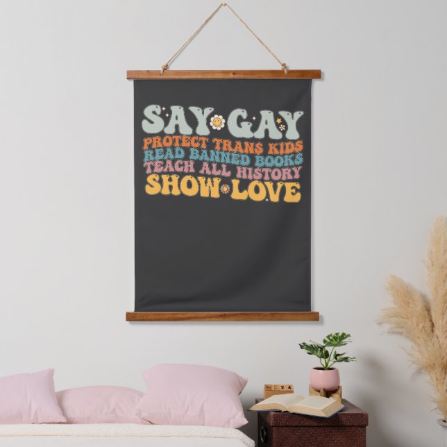 Groovy LGBT Say Gay Protect Trans Kids Read Books Wandteppich Mit Holzrahmen (Schlafzimmer)