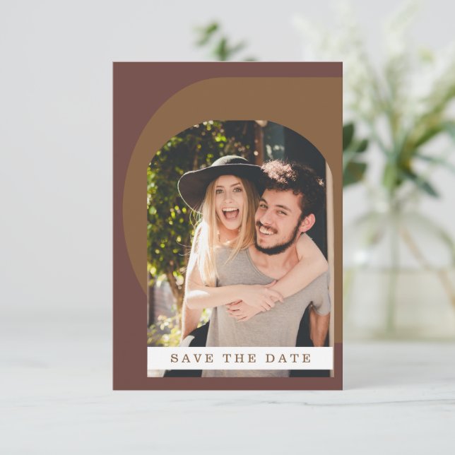 Groovy Modern Geometric Foto Brown Save The Date (Stehend Vorderseite)