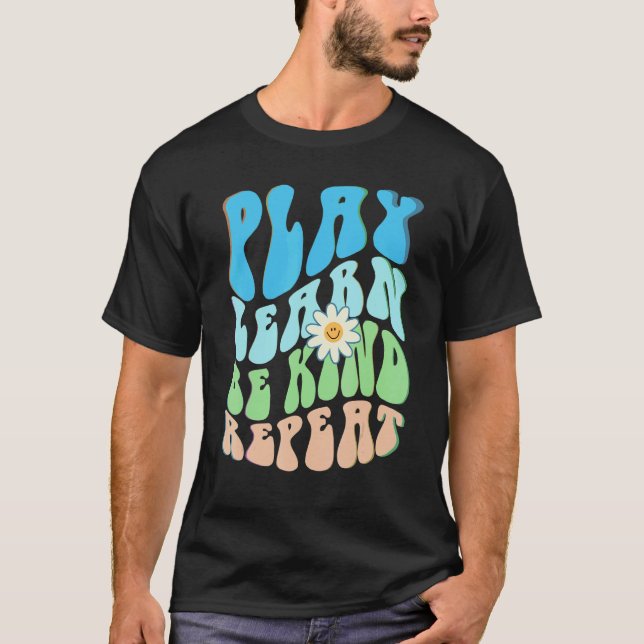 Groovy PLAY LEARN BE KIND REPEAT Choose Retro Kind T-Shirt (Vorderseite)
