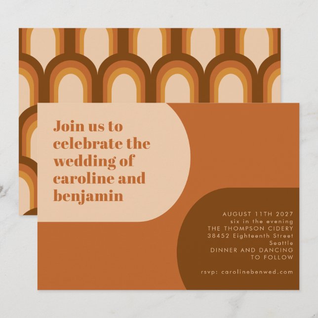Groovy Retro 70er Arch Gestell Tan Terracotta Wedd Einladung (Vorne/Hinten)