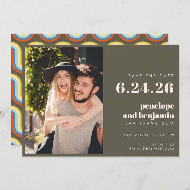Groovy Retro 70er Design in Olive FOTO Hochzeit Save The Date (Vorne/Hinten)