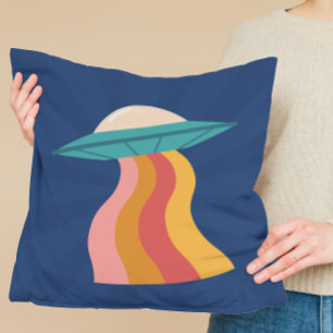 Groovy Retro Alien Spaceship Rainbow Kissen