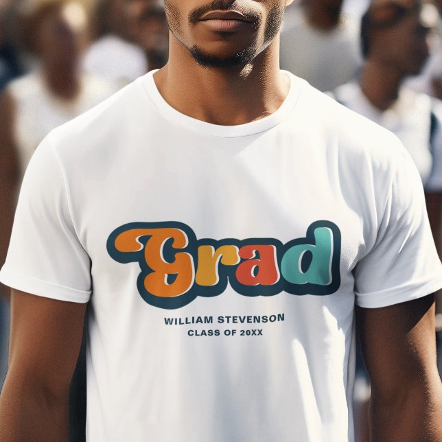 Groovy Retro bunt Graduate typografie T-Shirt (Von Creator hochgeladen)