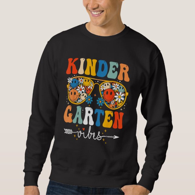Groovy Retro Kindergarten Vibes First Day Back To  Sweatshirt (Vorderseite)