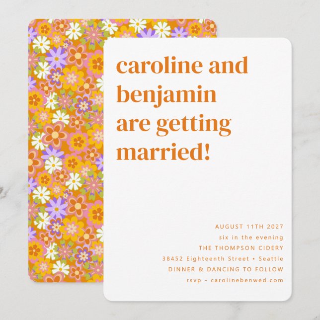 Groovy Retro Orange Blume in einer Hochzeit Einladung (Vorne/Hinten)