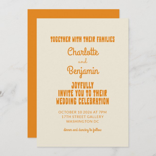 Groovy Retro Orange Typografy Minimalistisch Weddi Einladung (Vorne/Hinten)