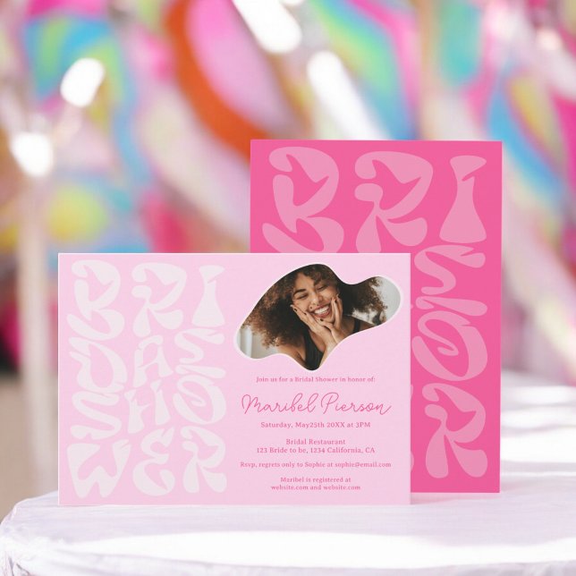 Groovy Retro Script chic Pink Foto Brautparty Einladung (Groovy retro Script chic Pink Photo bridal shower Invitation)
